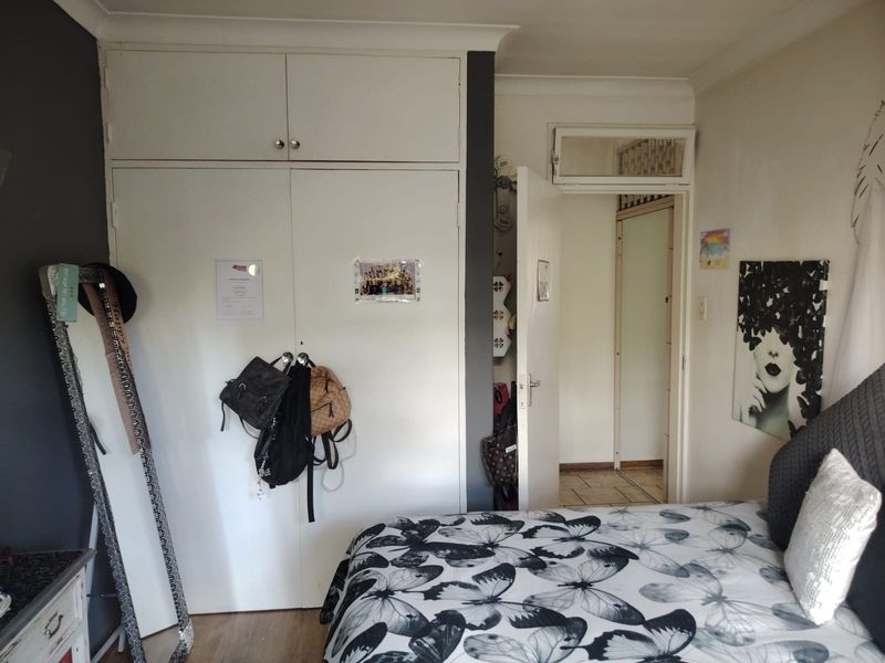 Open Plan Design With A Huge Yard Space In SE 1 Up For Grabs - Photo 6