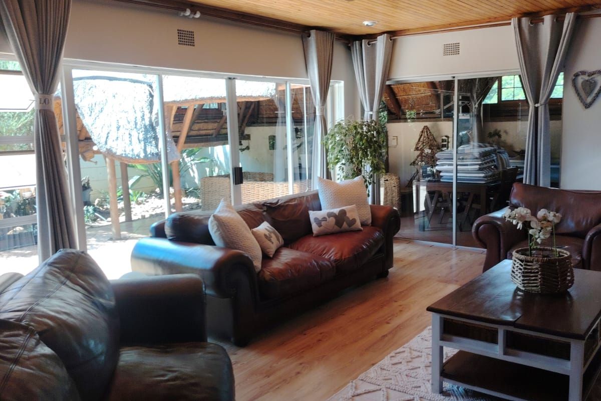 Open Plan Design With A Huge Yard Space In SE 1 Up For Grabs - Photo 3