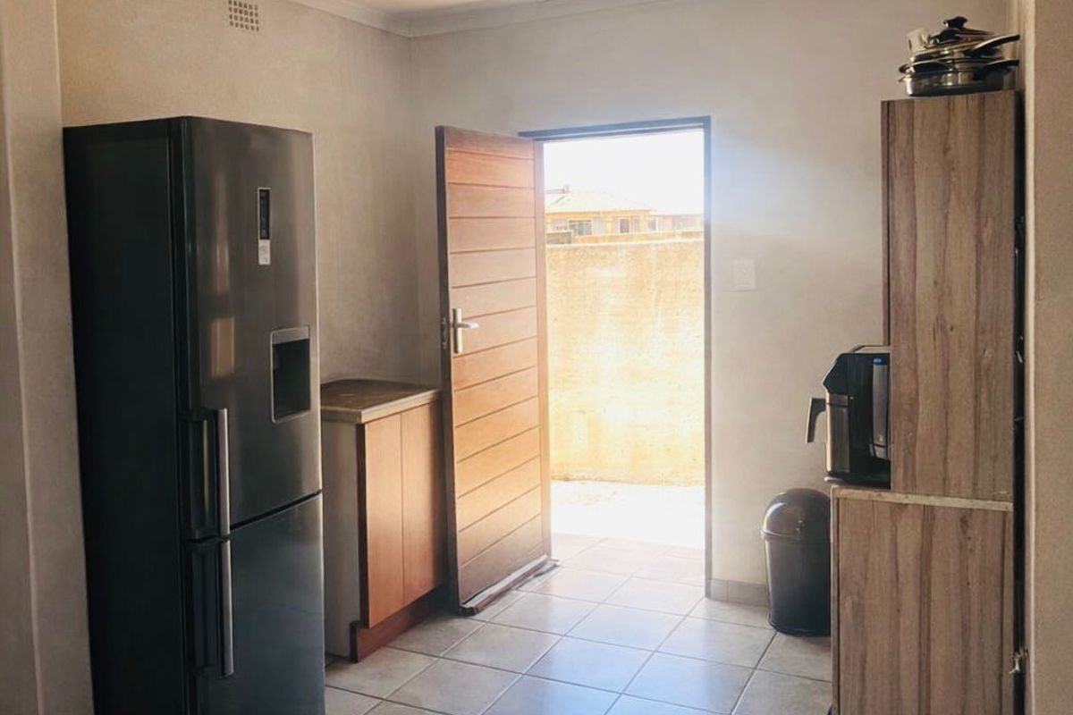 This 2 bedroom, 1 bathroom home offers a simple and practical layout. - Photo 3