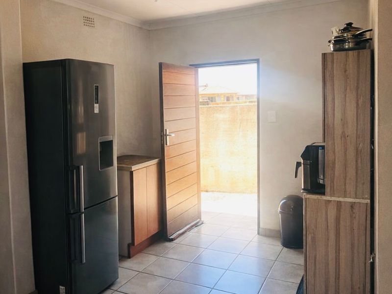 This 2 bedroom, 1 bathroom home offers a simple and practical layout. - Photo 3