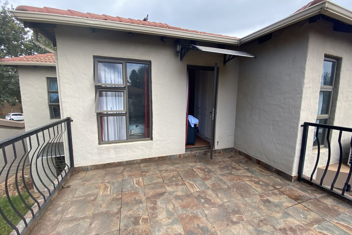 4 Bedroom House For Sale Glen Erasmia - Photo 2