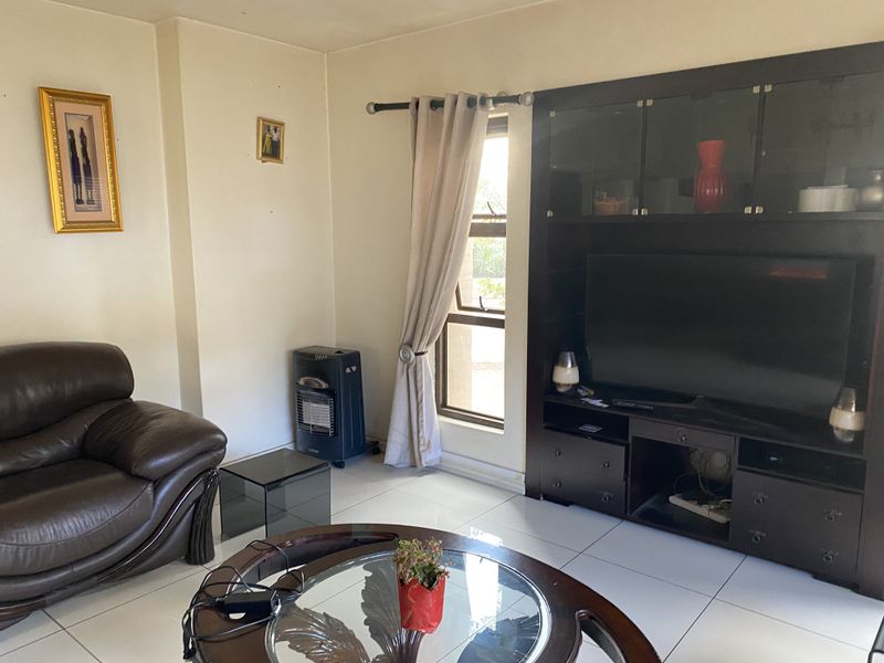 4 Bedroom House For Sale Glen Erasmia - Photo 9