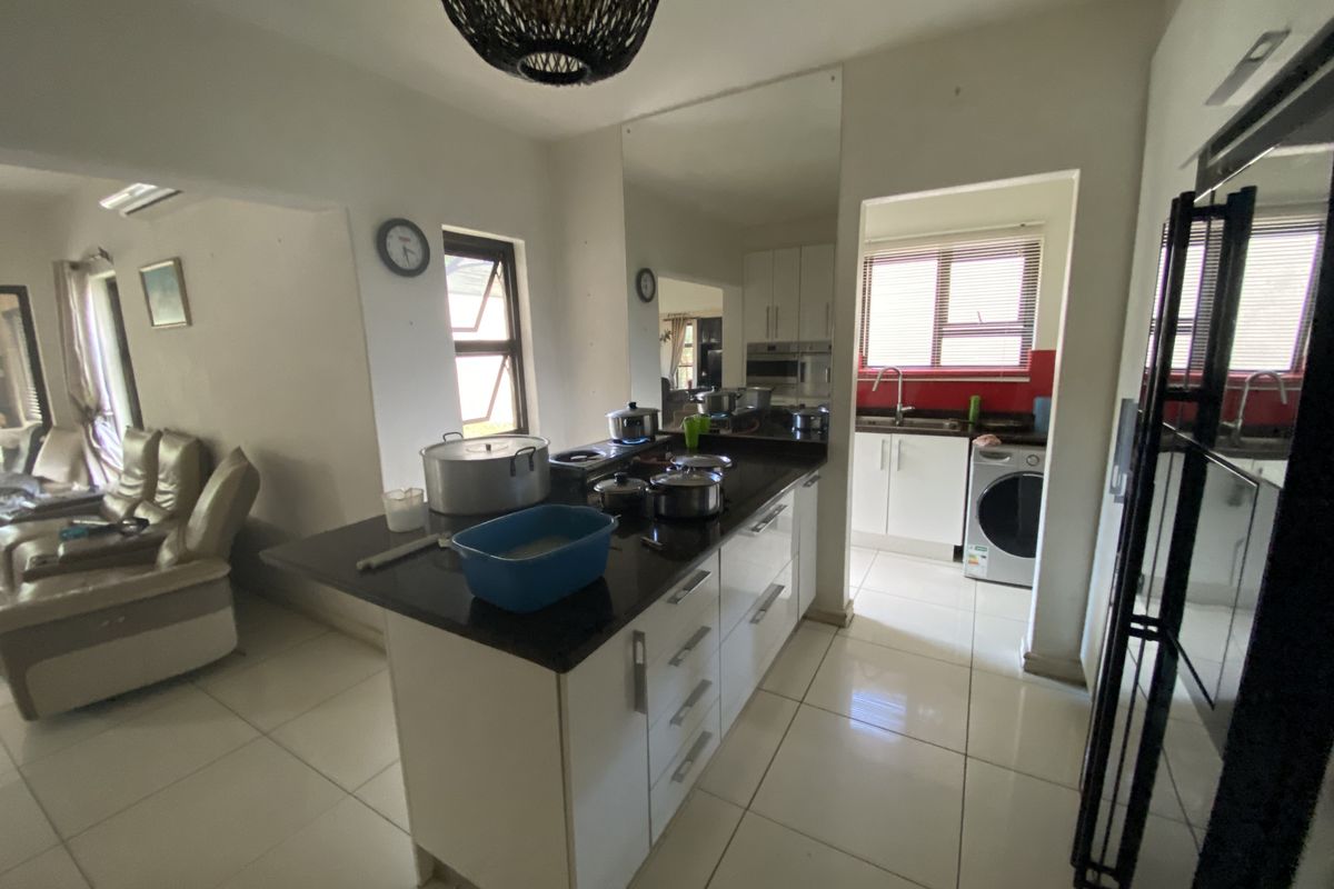4 Bedroom House For Sale Glen Erasmia - Photo 4