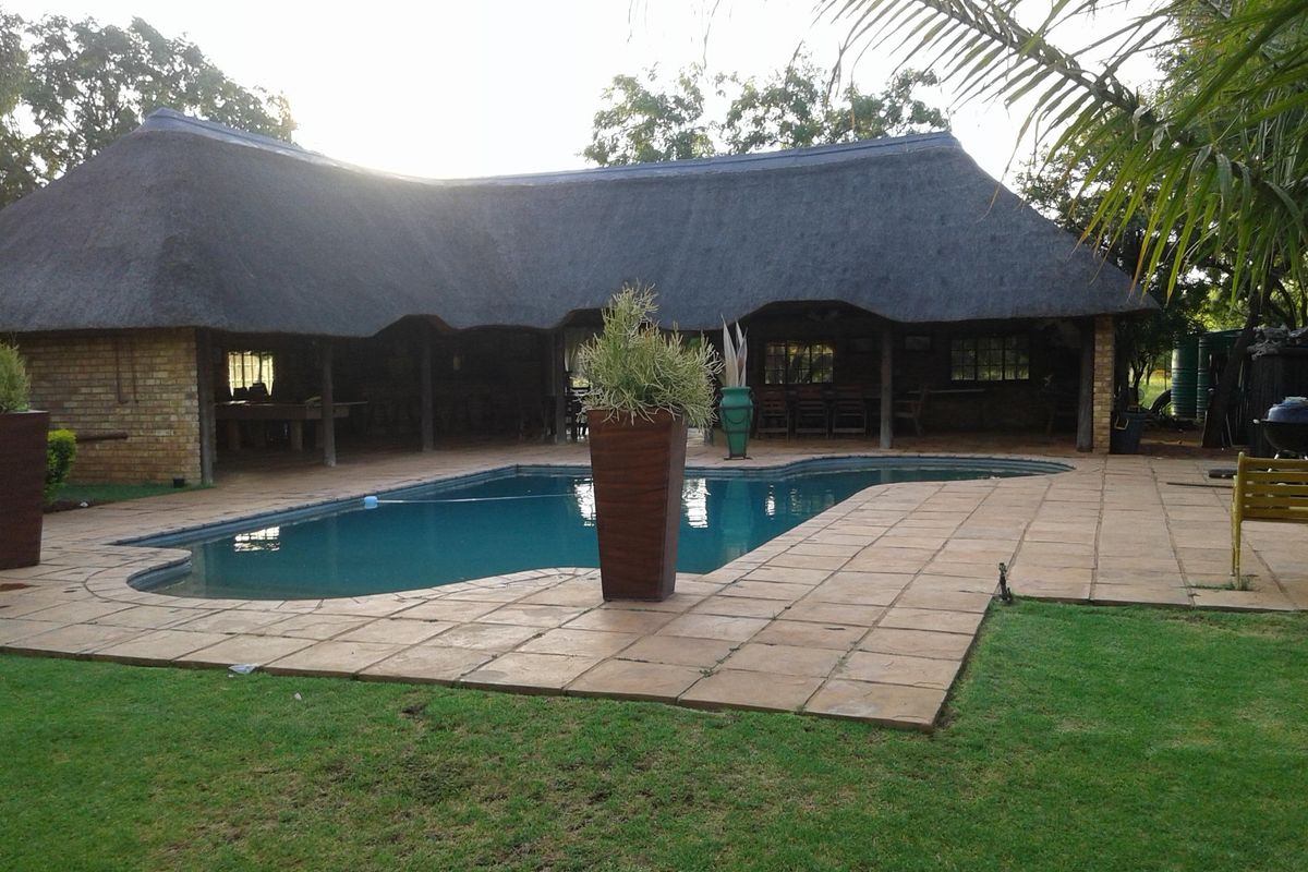 Self-Sustainable 4.2ha Small Holding with Flatlet, Pool and Entertainment Oasis - Photo 2