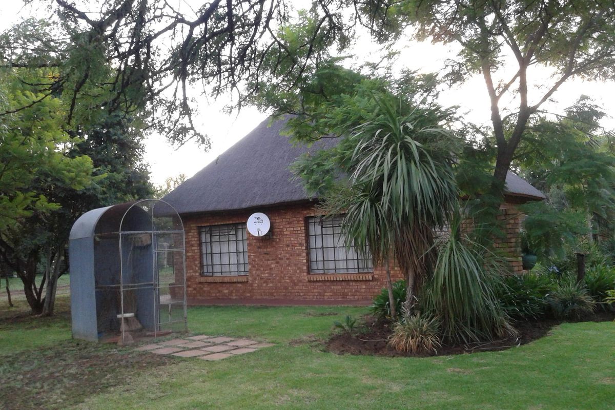 Self-Sustainable 4.2ha Small Holding with Flatlet, Pool and Entertainment Oasis - Photo 4