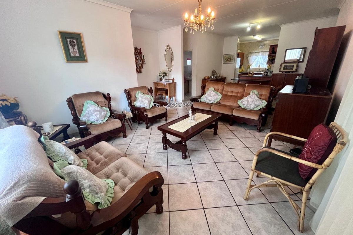 Golden years, meet your golden address - Photo 2