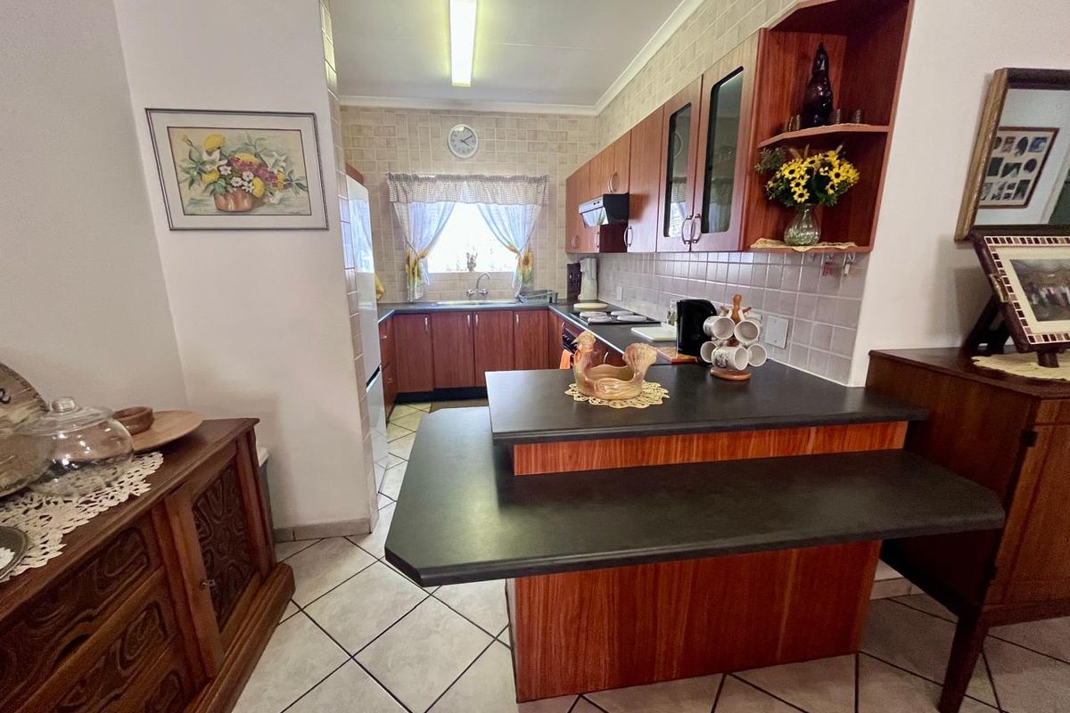 Golden years, meet your golden address - Photo 3