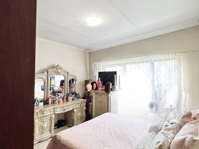 Modern 2-Bedroom Flat in Secure Gated Complex – Move-In Ready! - Photo 10