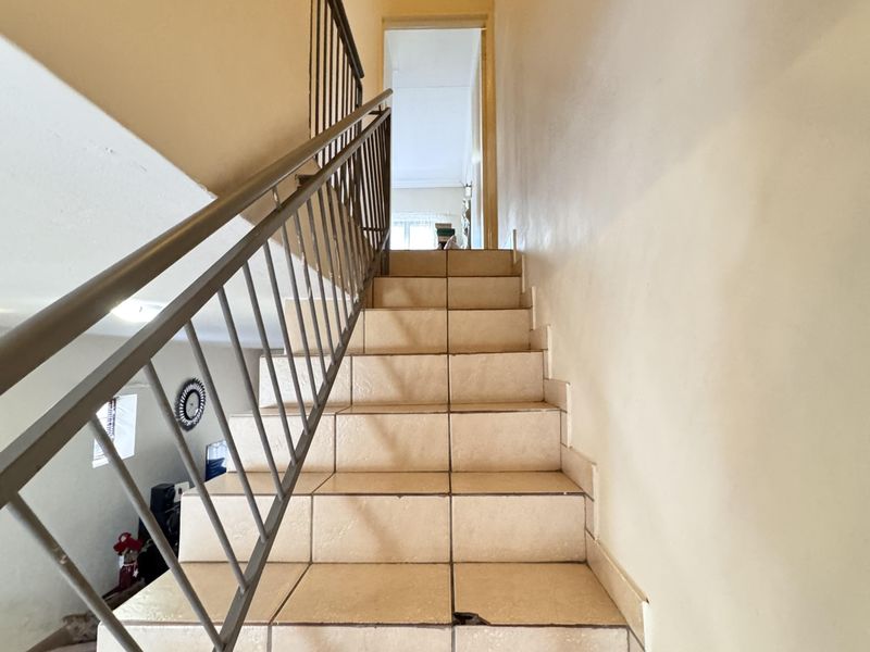 Modern 2-Bedroom Flat in Secure Gated Complex – Move-In Ready! - Photo 8