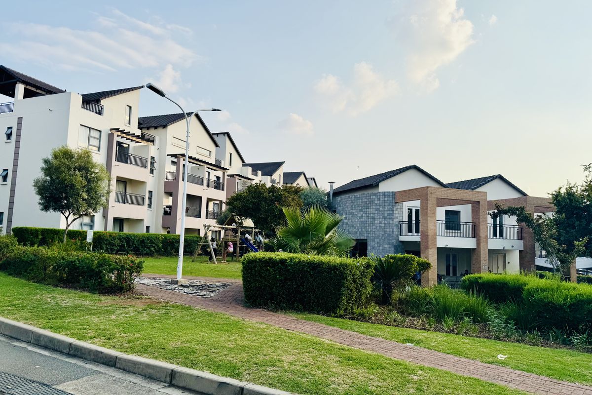 Stylish Penthouse for Sale – The View Estate, Dainfern - Photo 2