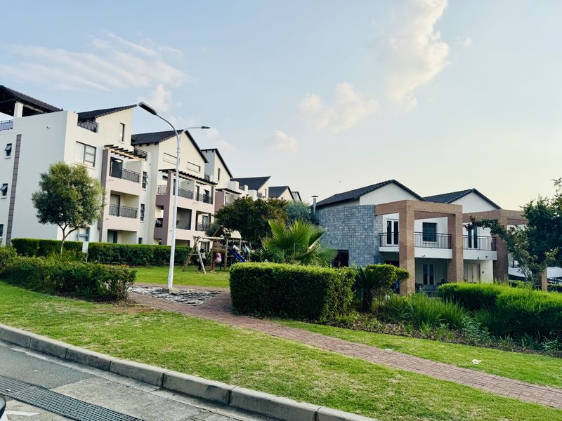 Stylish Penthouse for Sale – The View Estate, Dainfern - Photo 2