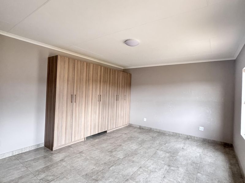 Beautiful 4 Bedroom Home for Sale in Die Heuwel West - Photo 6