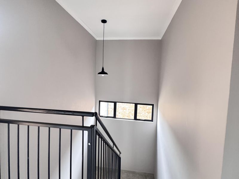 Beautiful 4 Bedroom Home for Sale in Die Heuwel West - Photo 10