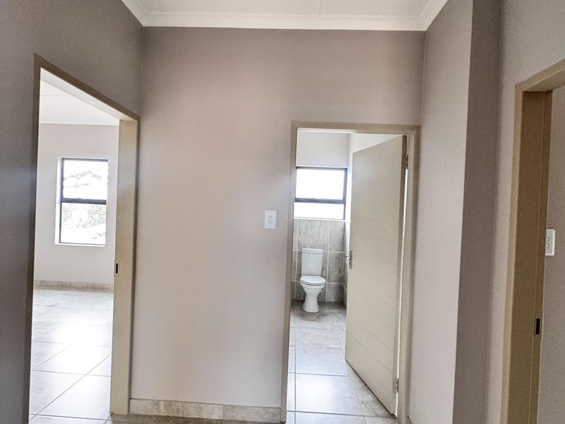 Beautiful 4 Bedroom Home for Sale in Die Heuwel West - Photo 9