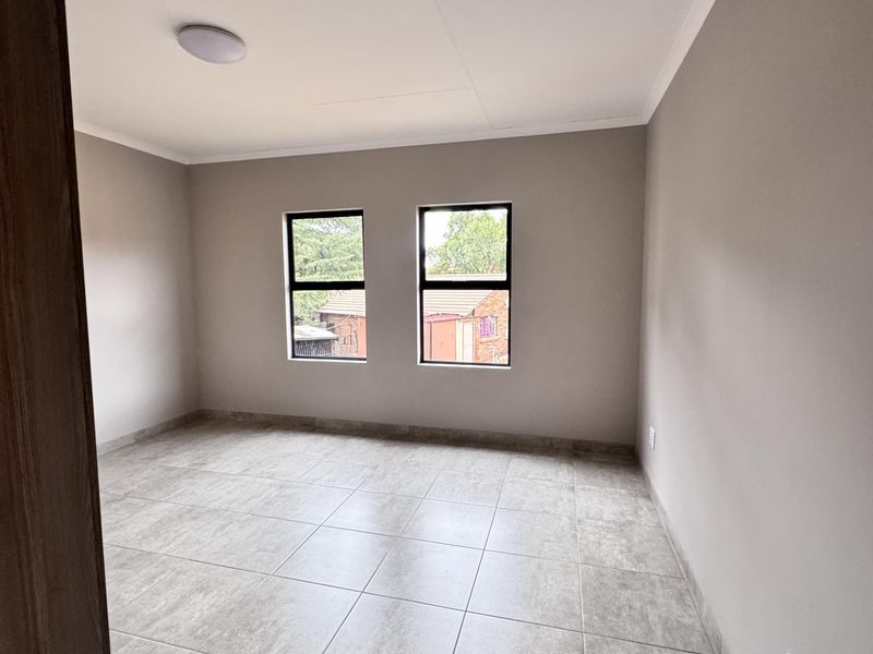 Beautiful 4 Bedroom Home for Sale in Die Heuwel West - Photo 8