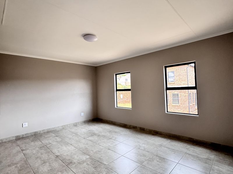 Beautiful 4 Bedroom Home for Sale in Die Heuwel West - Photo 5