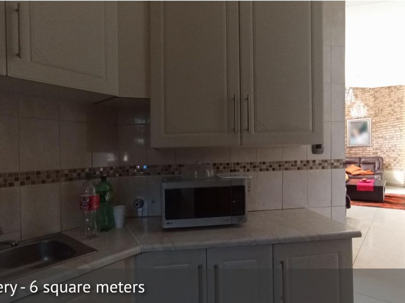 Elegant 4-Bedroom Family Home with Pool in The Orchards - Photo 8