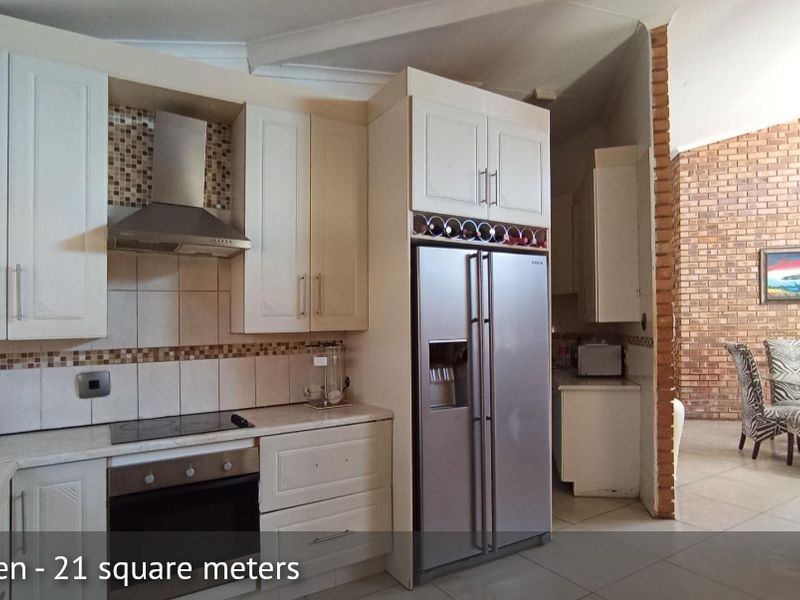 Elegant 4-Bedroom Family Home with Pool in The Orchards - Photo 7