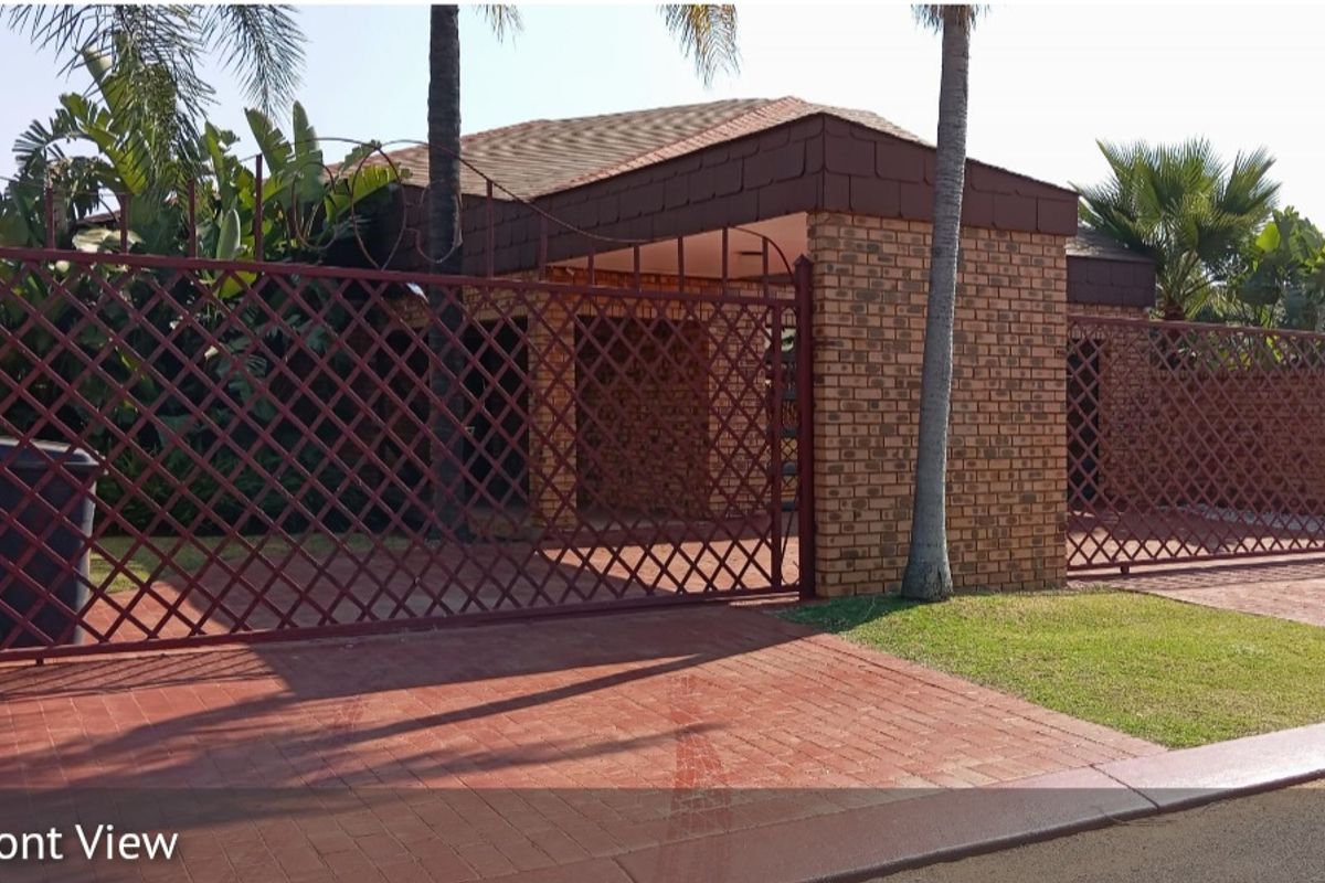 Elegant 4-Bedroom Family Home with Pool in The Orchards - Photo 3