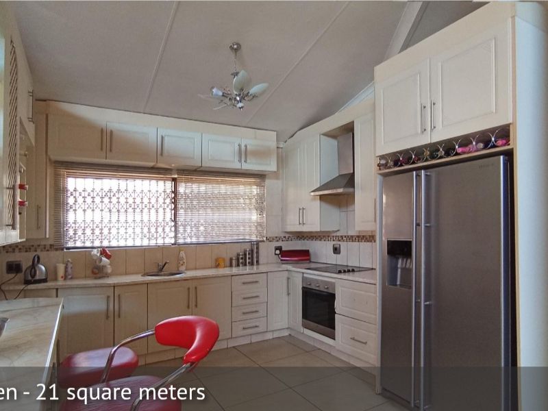 Elegant 4-Bedroom Family Home with Pool in The Orchards - Photo 5