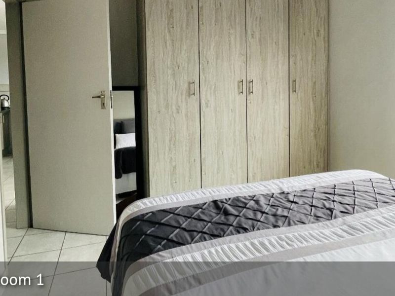 Showstopper Luxury: Modern 2-Bedroom Apartment with Scenic Balcony in Heuweloord - Photo 7