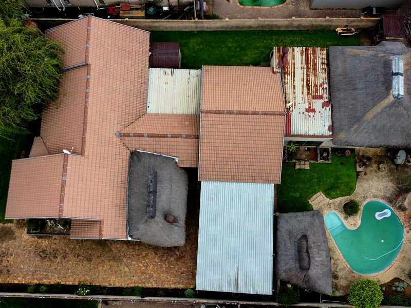 Spacious Family Home Offering Comfort and Character - Photo 2