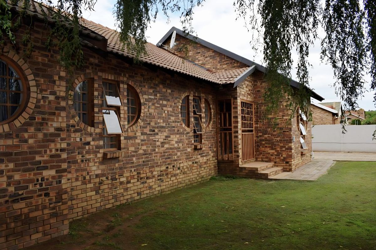 Spacious Family Home Offering Comfort and Character - Photo 5