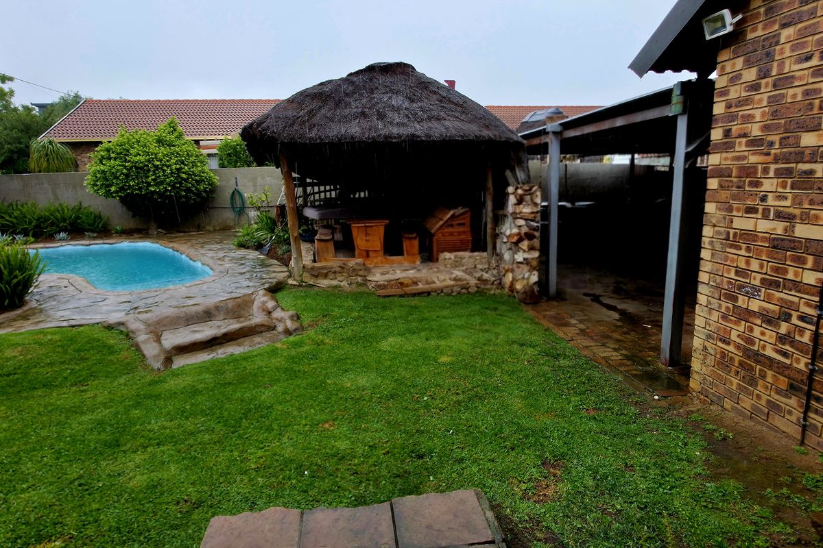 Spacious Family Home Offering Comfort and Character - Photo 3