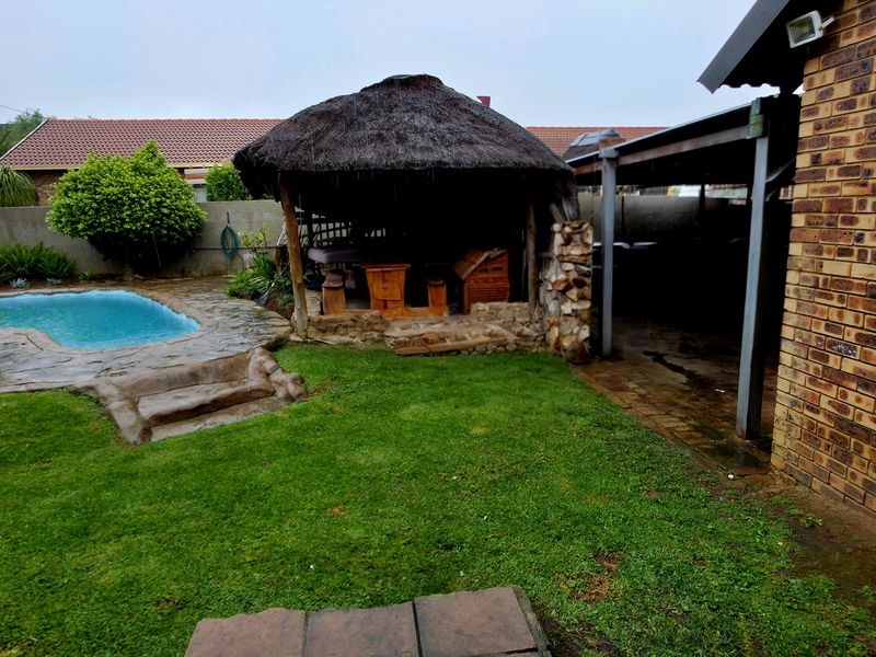 Spacious Family Home Offering Comfort and Character - Photo 3