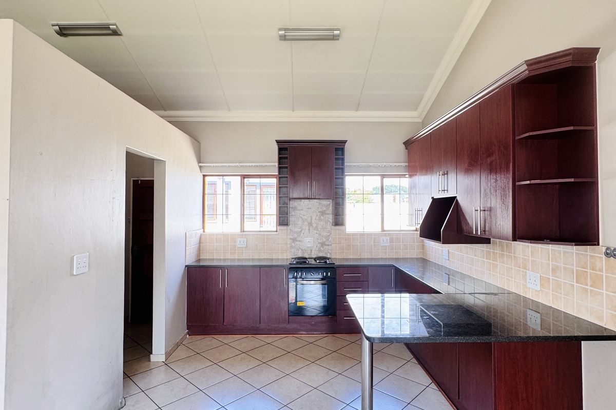 Modern 3-Bedroom Townhouse in Highveld Park - Photo 3