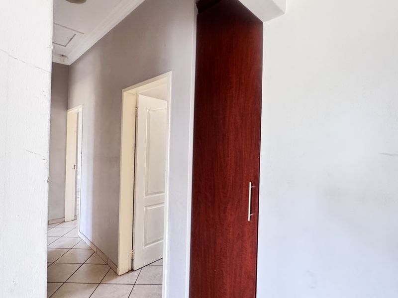 Modern 3-Bedroom Townhouse in Highveld Park - Photo 10