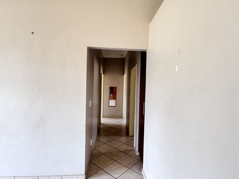 Modern 3-Bedroom Townhouse in Highveld Park - Photo 9