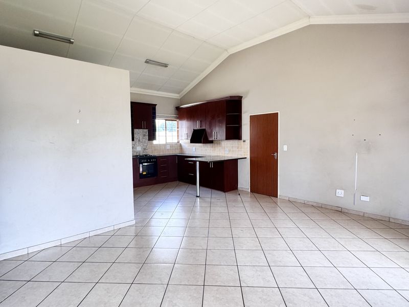 Modern 3-Bedroom Townhouse in Highveld Park - Photo 8