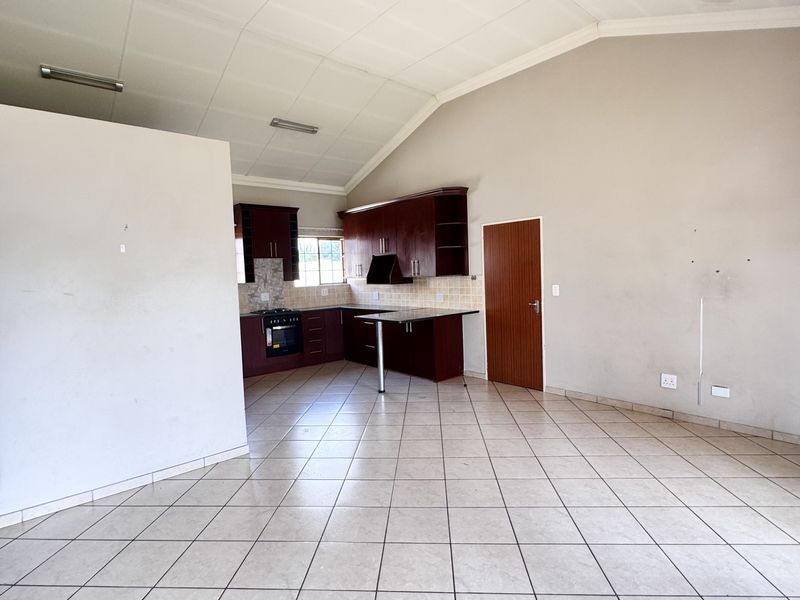 Modern 3-Bedroom Townhouse in Highveld Park - Photo 6