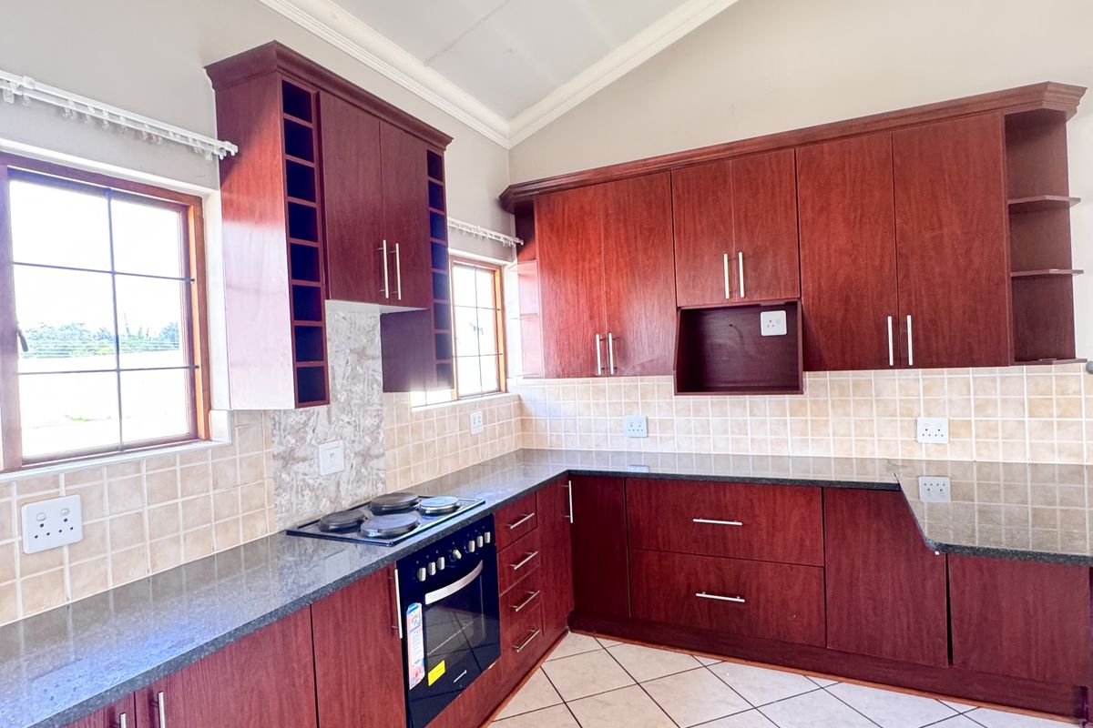 Modern 3-Bedroom Townhouse in Highveld Park - Photo 2