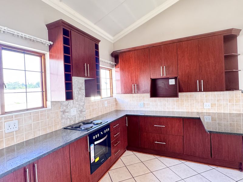 Modern 3-Bedroom Townhouse in Highveld Park - Photo 2