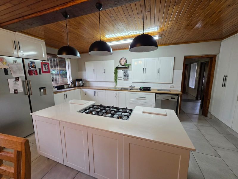 BEAUTIFUL & SPACIOUS FAMILY HOME FOR SALE IN Sasolburg - Photo 10