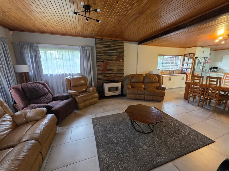 BEAUTIFUL & SPACIOUS FAMILY HOME FOR SALE IN Sasolburg - Photo 8