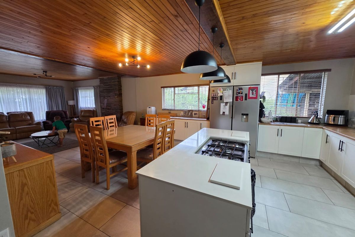 BEAUTIFUL & SPACIOUS FAMILY HOME FOR SALE IN Sasolburg - Photo 3