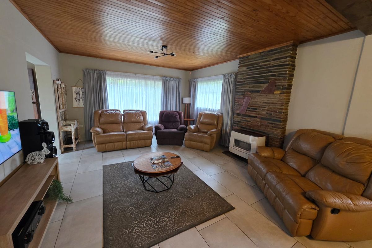 BEAUTIFUL & SPACIOUS FAMILY HOME FOR SALE IN Sasolburg - Photo 5