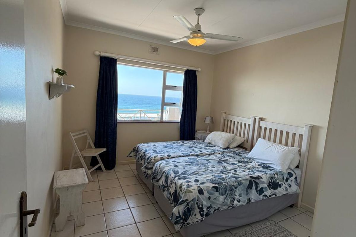 Coastal Elegance : Your 3-Bedroom Ocean Front Escape - Photo 2