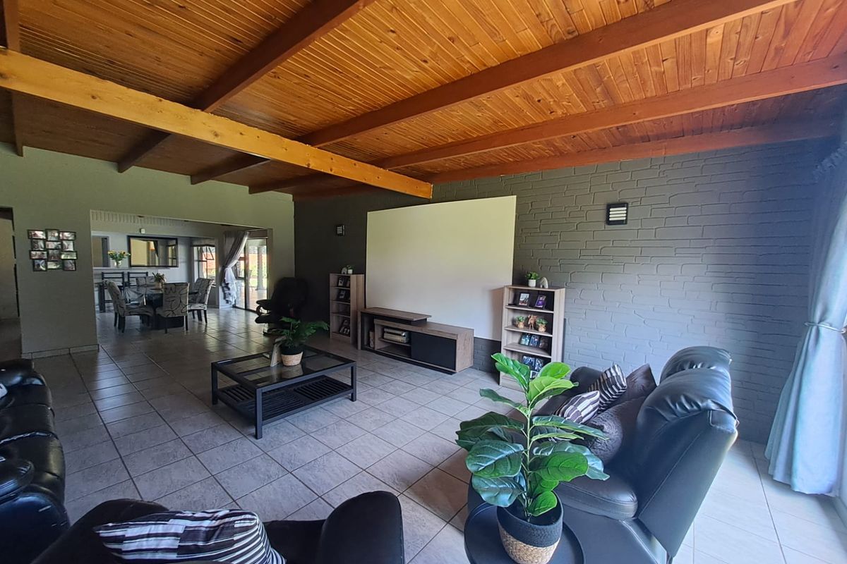 LIFESTYLE SMALLHOLDING WITH INCOME POTENTIAL – UNITAS PARK. - Photo 3