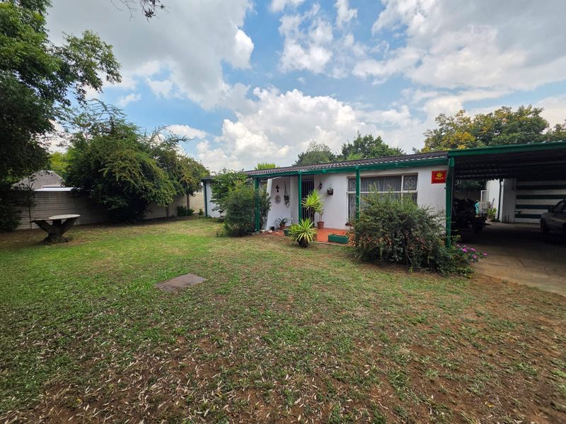 This cosy and very neat home in Sasolburg is perfectly located close to schools - Photo 3