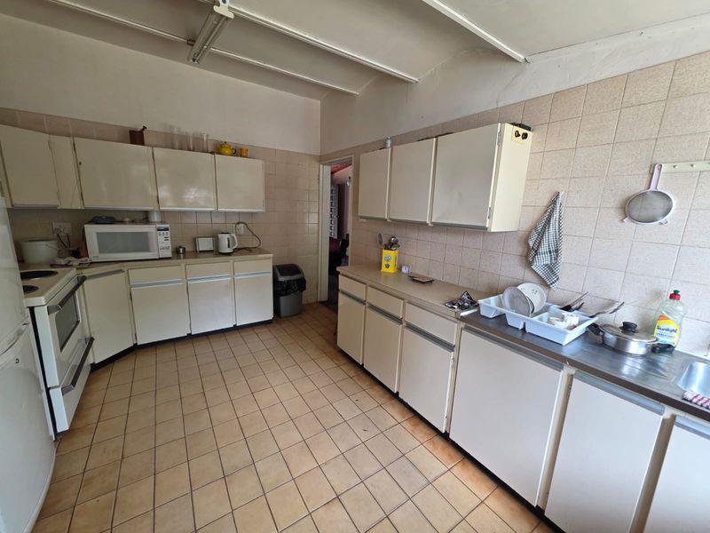 This cosy and very neat home in Sasolburg is perfectly located close to schools - Photo 2