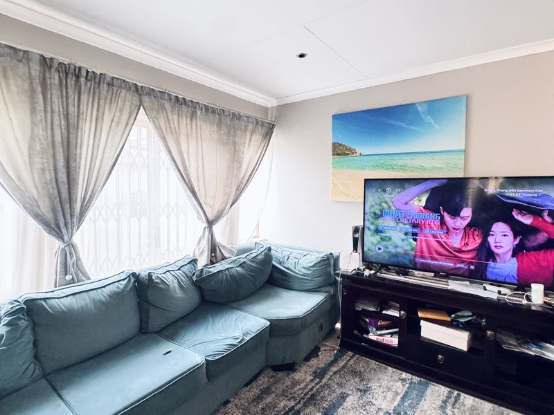 Modern 3-Bedroom Townhouse for Sale in Highveld Park - Photo 6