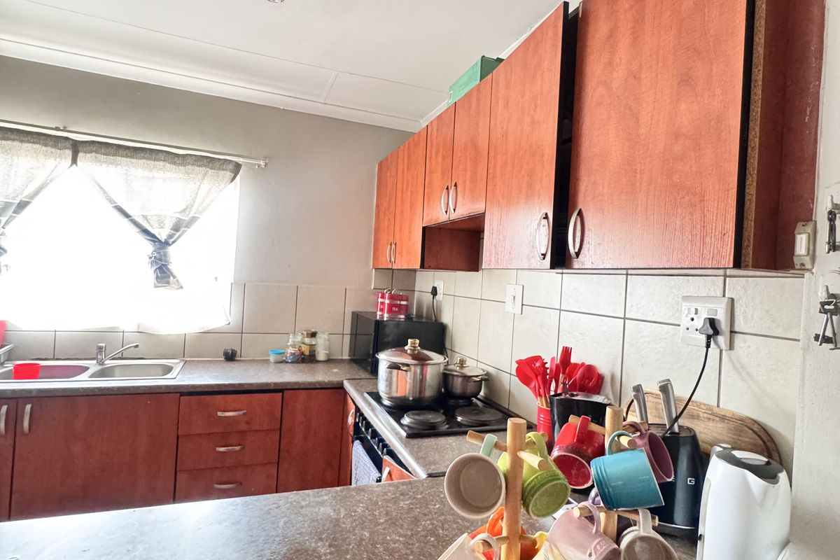 Modern 3-Bedroom Townhouse for Sale in Highveld Park - Photo 3
