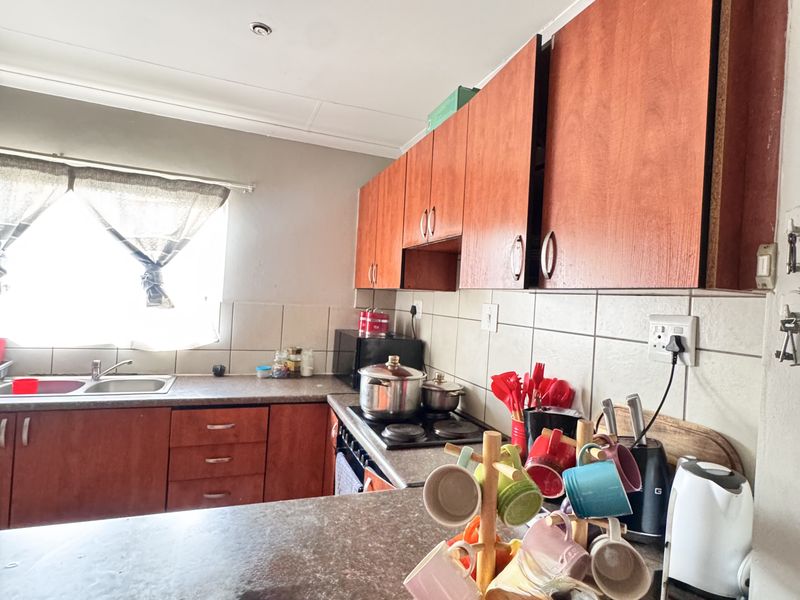 Modern 3-Bedroom Townhouse for Sale in Highveld Park - Photo 3