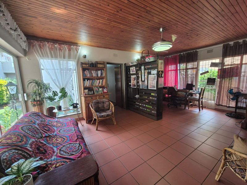 !MASSIVE PROPERTY FOR SALE! - Photo 10