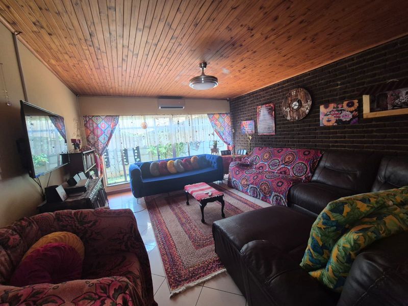 !MASSIVE PROPERTY FOR SALE! - Photo 7