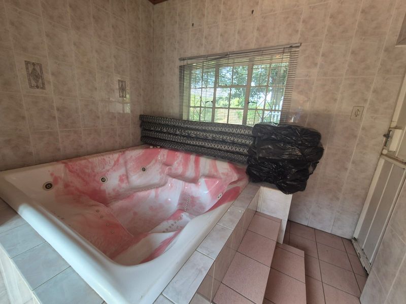 !MASSIVE PROPERTY FOR SALE! - Photo 6